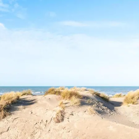 In Near The Beach, Cleaning Included Апартаменты *
