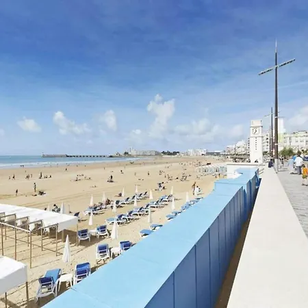 In Near The Beach, Cleaning Included Апартаменты