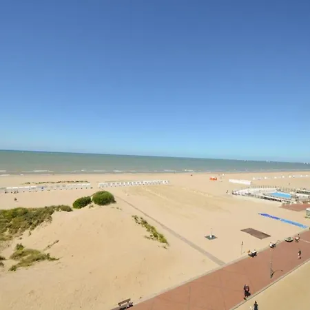 Corner With 2 Bedrooms, Cleaning Included * Oostduinkerke